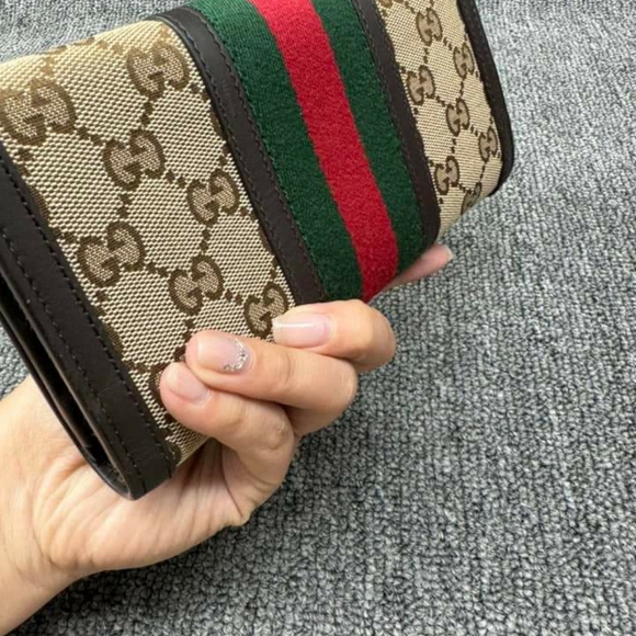 100% Authentic Gucci Leather Wallet - Picture 5 of 15